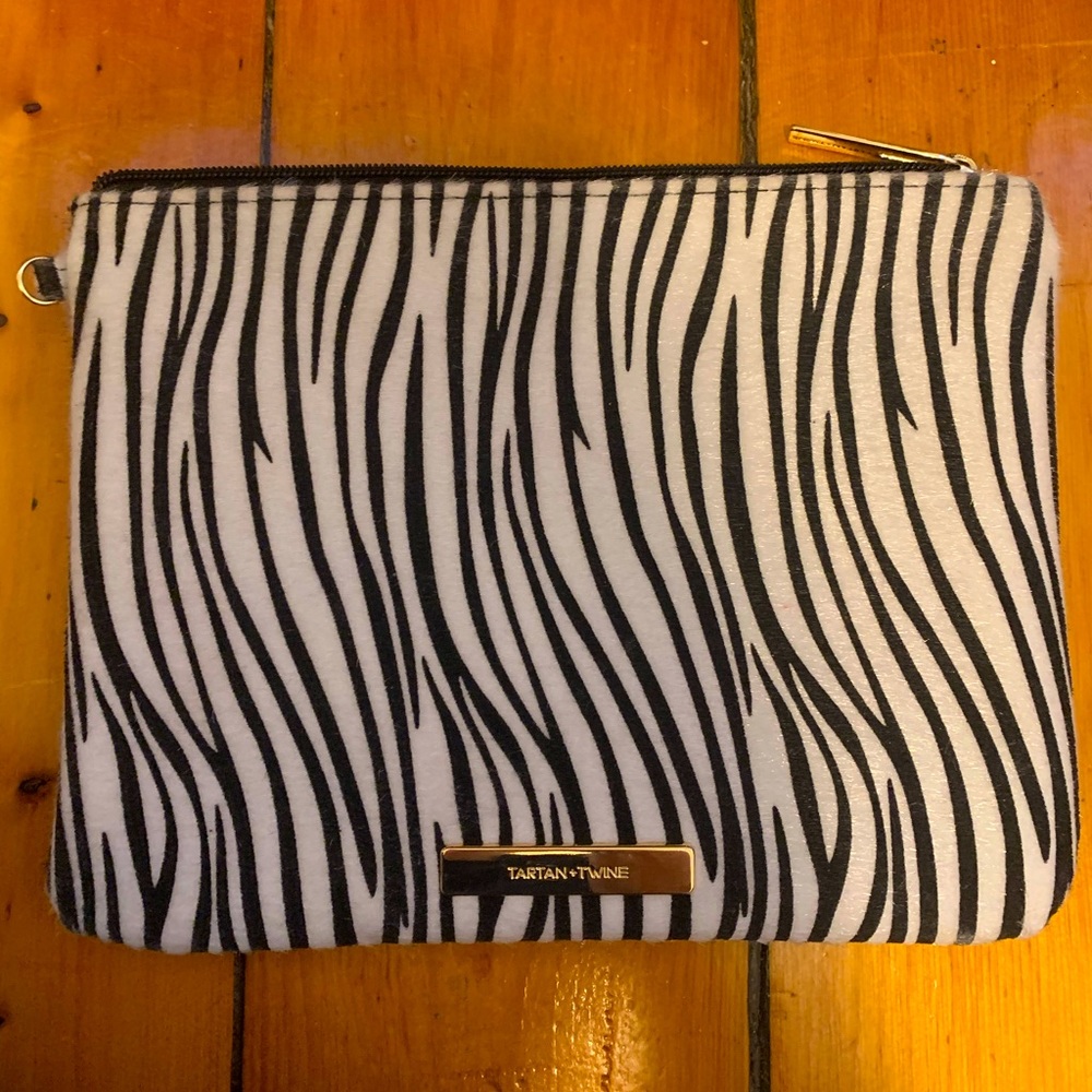 Zebra stripe makeup bag 🦓